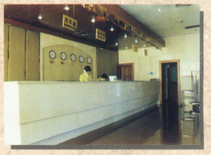 專業(yè)細節(jié)彰顯服務品質(zhì)——長城大飯店總服務臺與通啟大理石廠的禮儀服務實踐